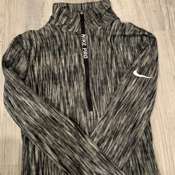 Nike Tops - 🔥NIKE PRO 1/4 ZIP🔥